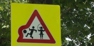 Miercurea fara cuvinte: Loc de batut mingea semn de circulatie