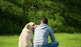 Uneori prefer sa ma latre un caine om si caine