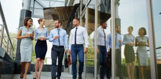 Avantajele de a lucra intr-o multinationala in locul unei firme mici multinationala