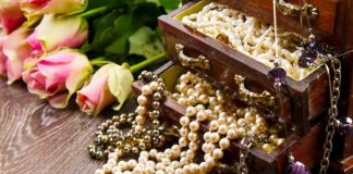 Bijuterii care nu se demodeaza: 3 accesorii in care merita sa investesti! bijuterii-la-moda